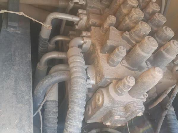 徐工XE245GH履帶式挖掘機