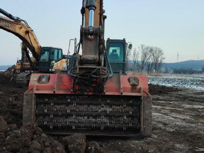 徐工XE335DK履帶式挖掘機