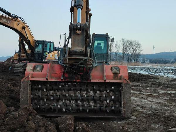 徐工XE335DK履帶式挖掘機