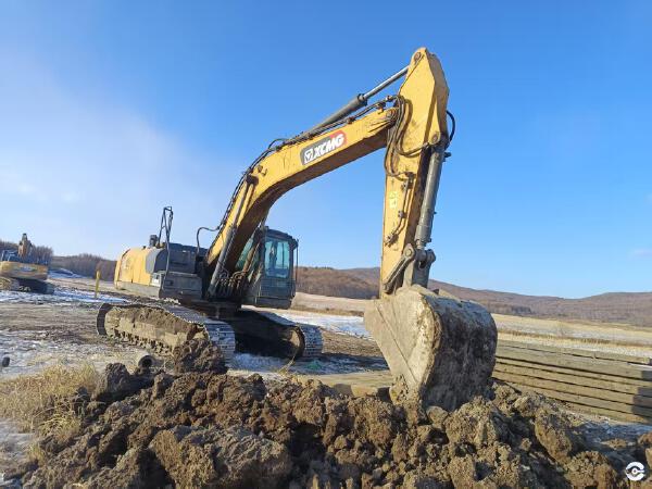 徐工XE310DA履帶式挖掘機