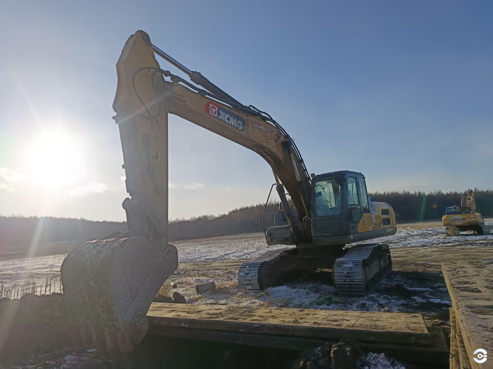 徐工XE310DA履帶式挖掘機