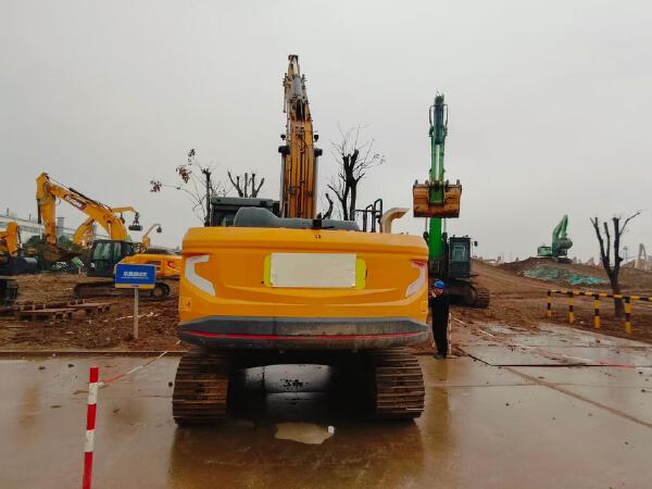 徐工XE215G履帶式挖掘機