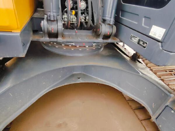 徐工XE215G履帶式挖掘機