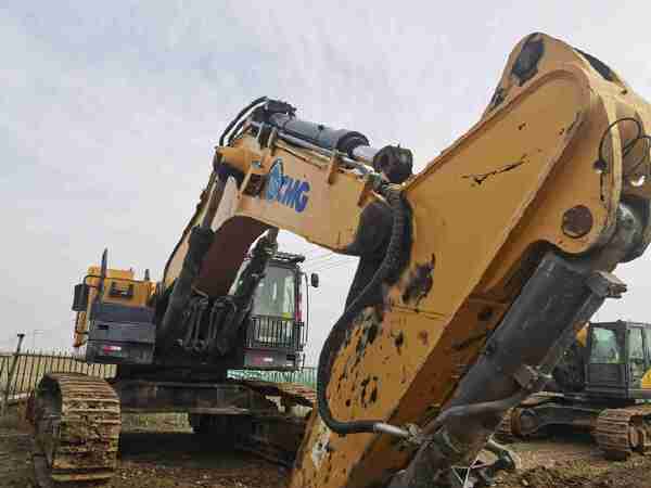 徐工XE900D履带式挖掘机