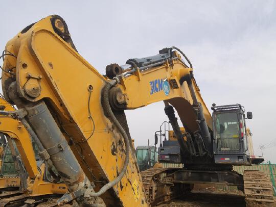 徐工XE900D履带式挖掘机