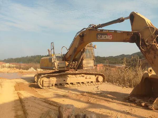 徐工XE270DK履带式挖掘机