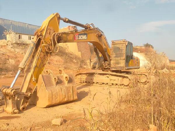 徐工XE270DK履带式挖掘机
