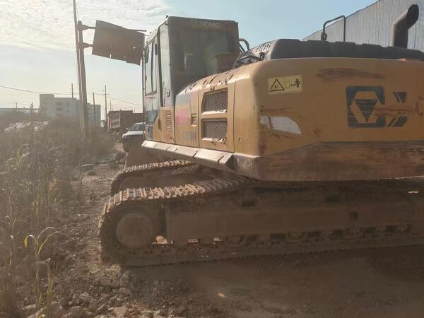 徐工XE270DK履带式挖掘机