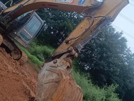 徐工XE200DA履带式挖掘机