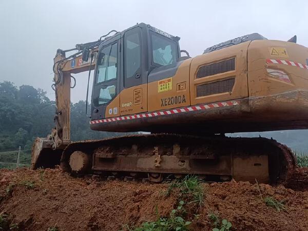 徐工XE200DA履带式挖掘机