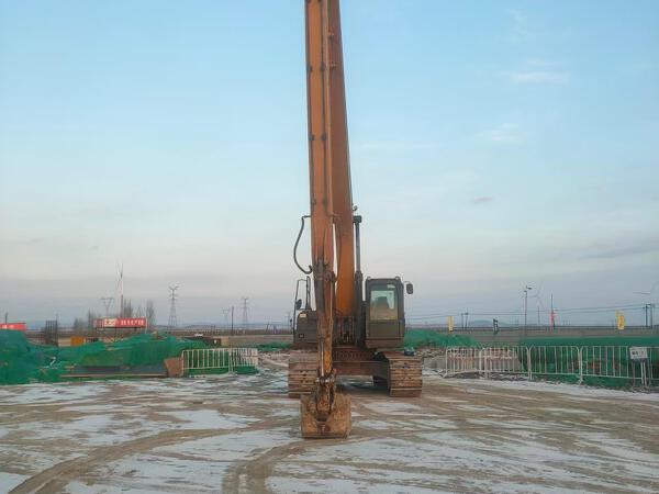 徐工XE370D履带式挖掘机