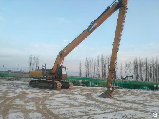 徐工XE370D履带式挖掘机