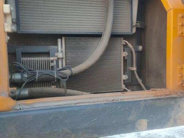 徐工XE370D履带式挖掘机