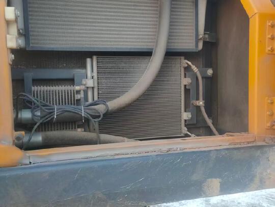 徐工XE370D履带式挖掘机