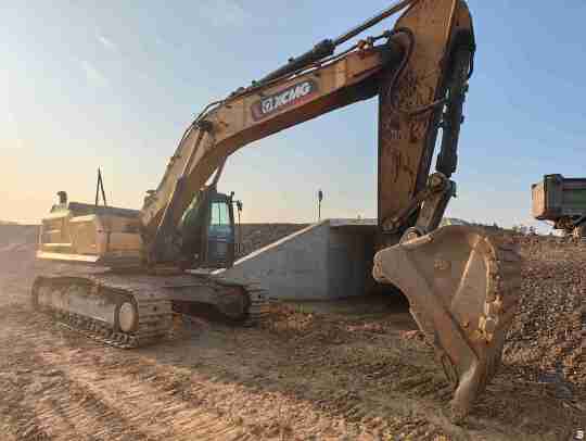 徐工XE380GK履带式挖掘机