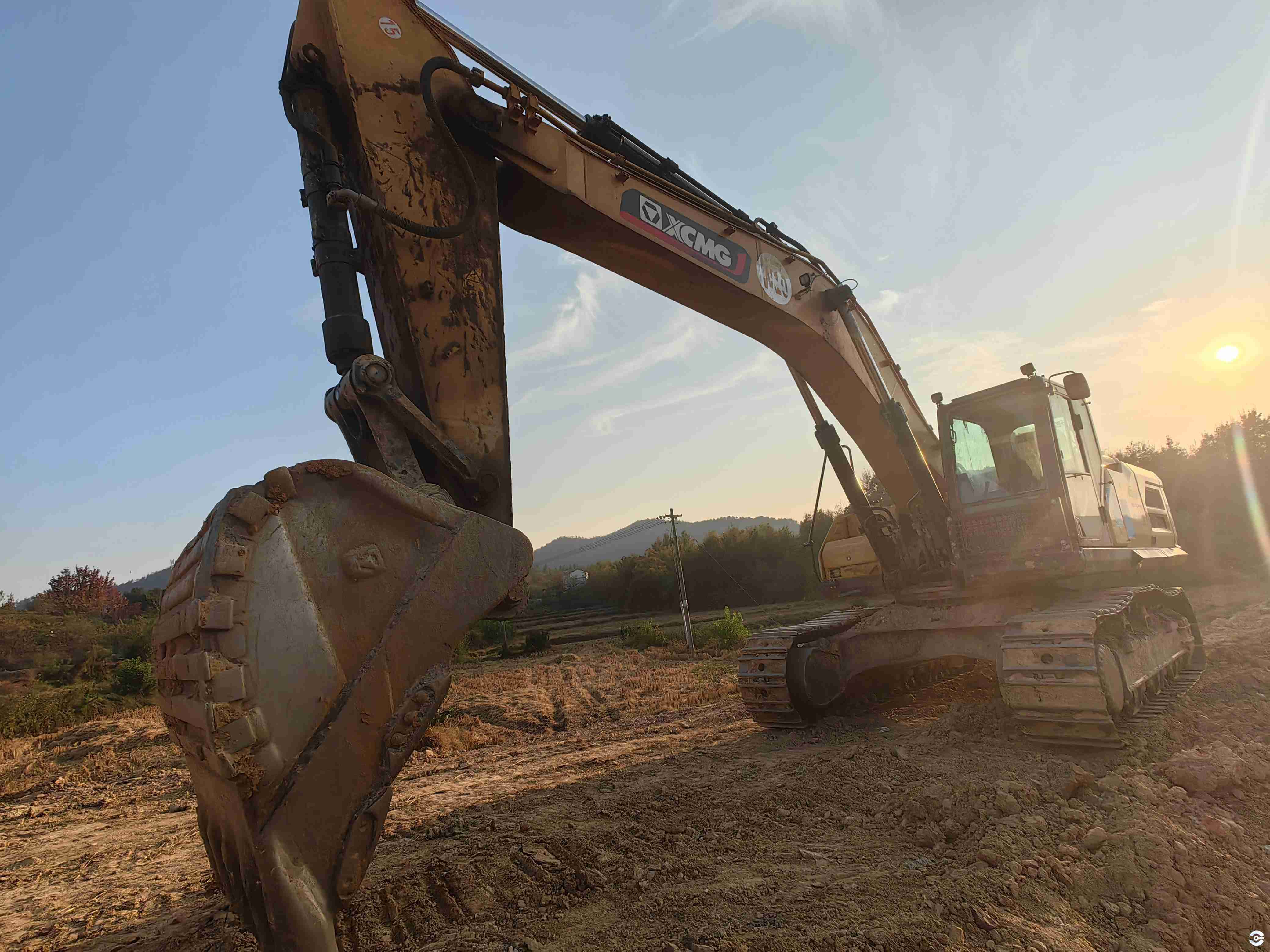 徐工XE380GK履带式挖掘机