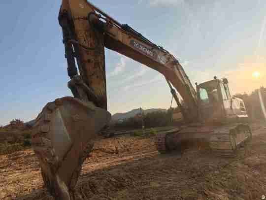 徐工XE380GK履带式挖掘机