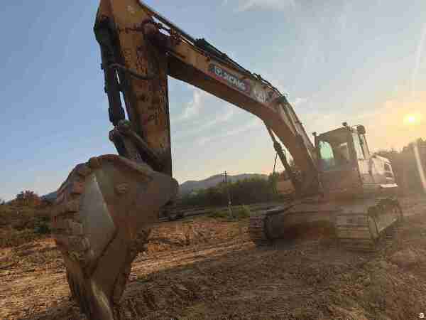 徐工XE380GK履带式挖掘机