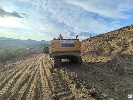 徐工XE380GK履带式挖掘机