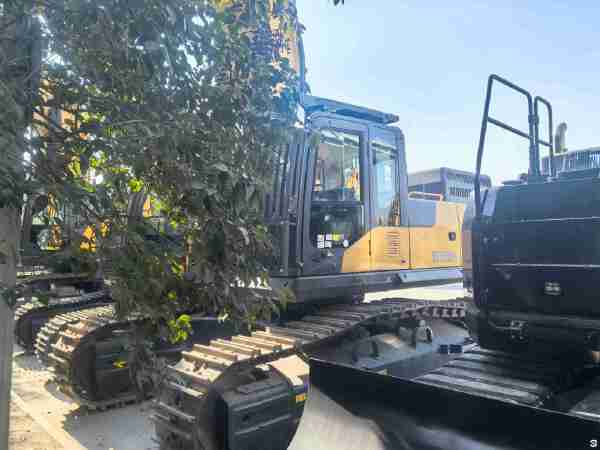 徐工XE550DK履带式挖掘机