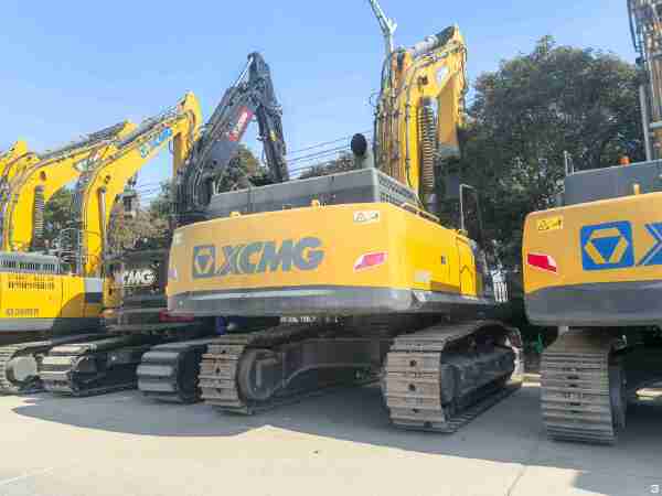 徐工XE550DK履带式挖掘机