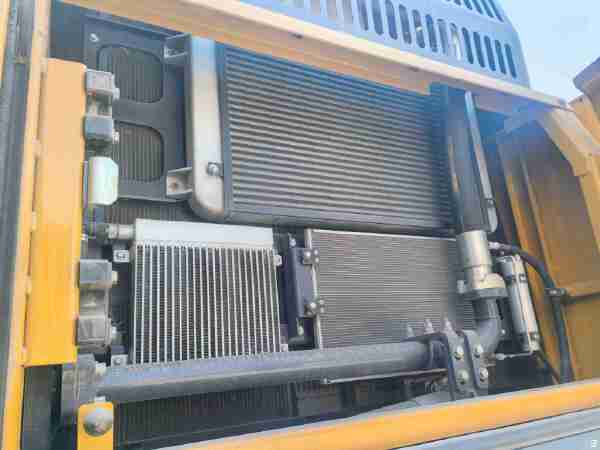 徐工XE550DK履带式挖掘机