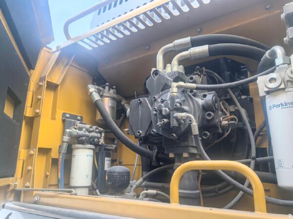 徐工XE550DK履带式挖掘机