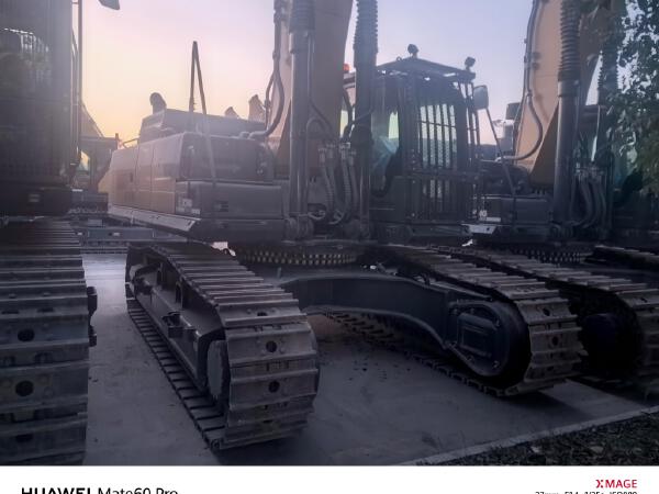 徐工XE550DK履带式挖掘机