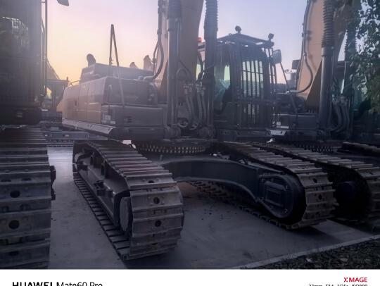 徐工XE550DK履带式挖掘机