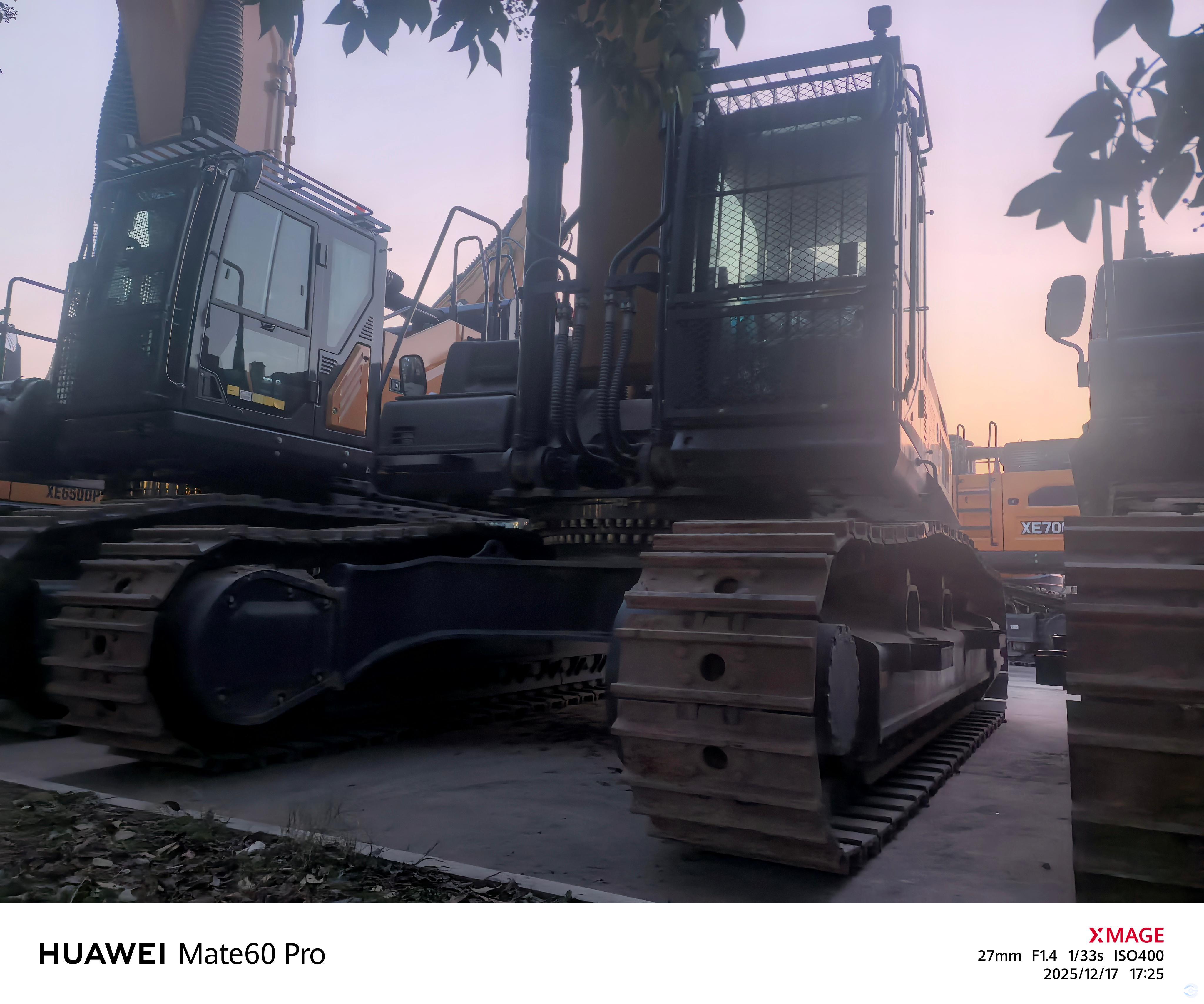 徐工XE550DK履带式挖掘机