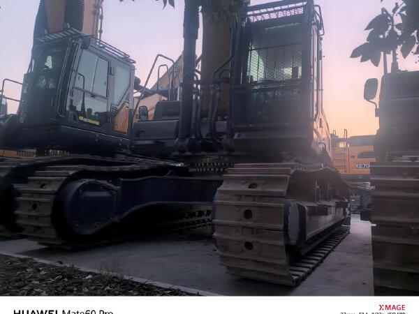 徐工XE550DK履带式挖掘机