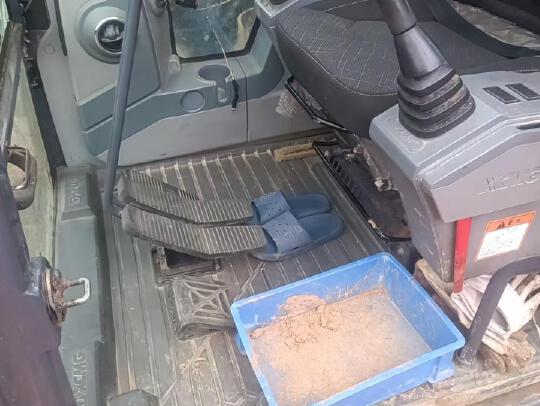 徐工XE200DA履带式挖掘机