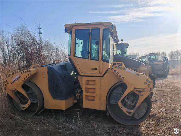 徐工XD133C雙鋼輪壓路機(jī)