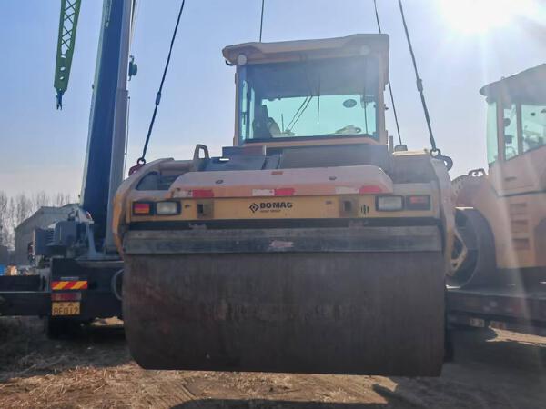 徐工XD133C雙鋼輪壓路機(jī)