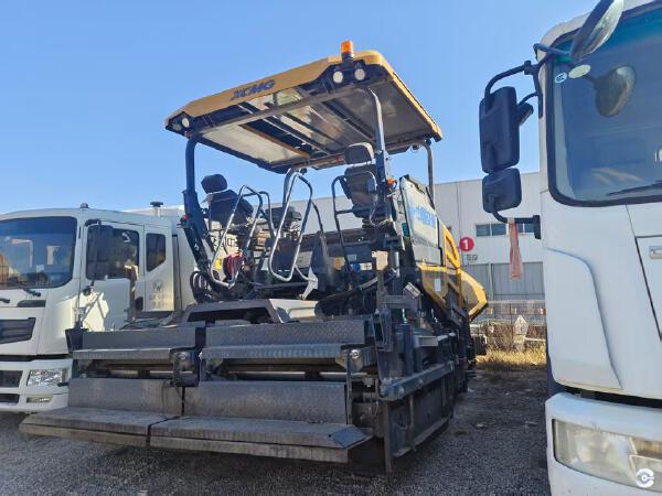 徐工RP905TIV摊铺机