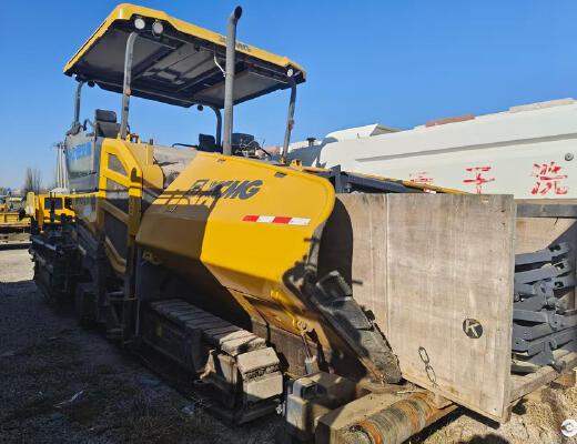 徐工RP905TIV摊铺机