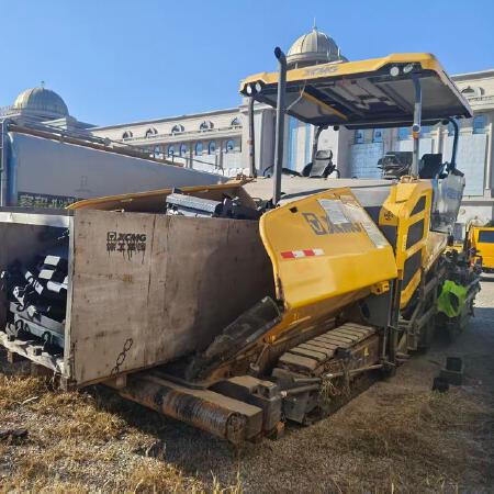 徐工RP905TIV摊铺机