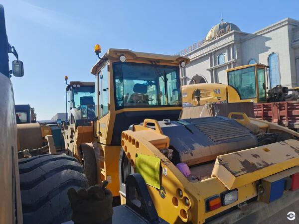 徐工XD133CIV双钢轮压路机