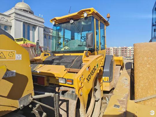 徐工XD133CIV双钢轮压路机