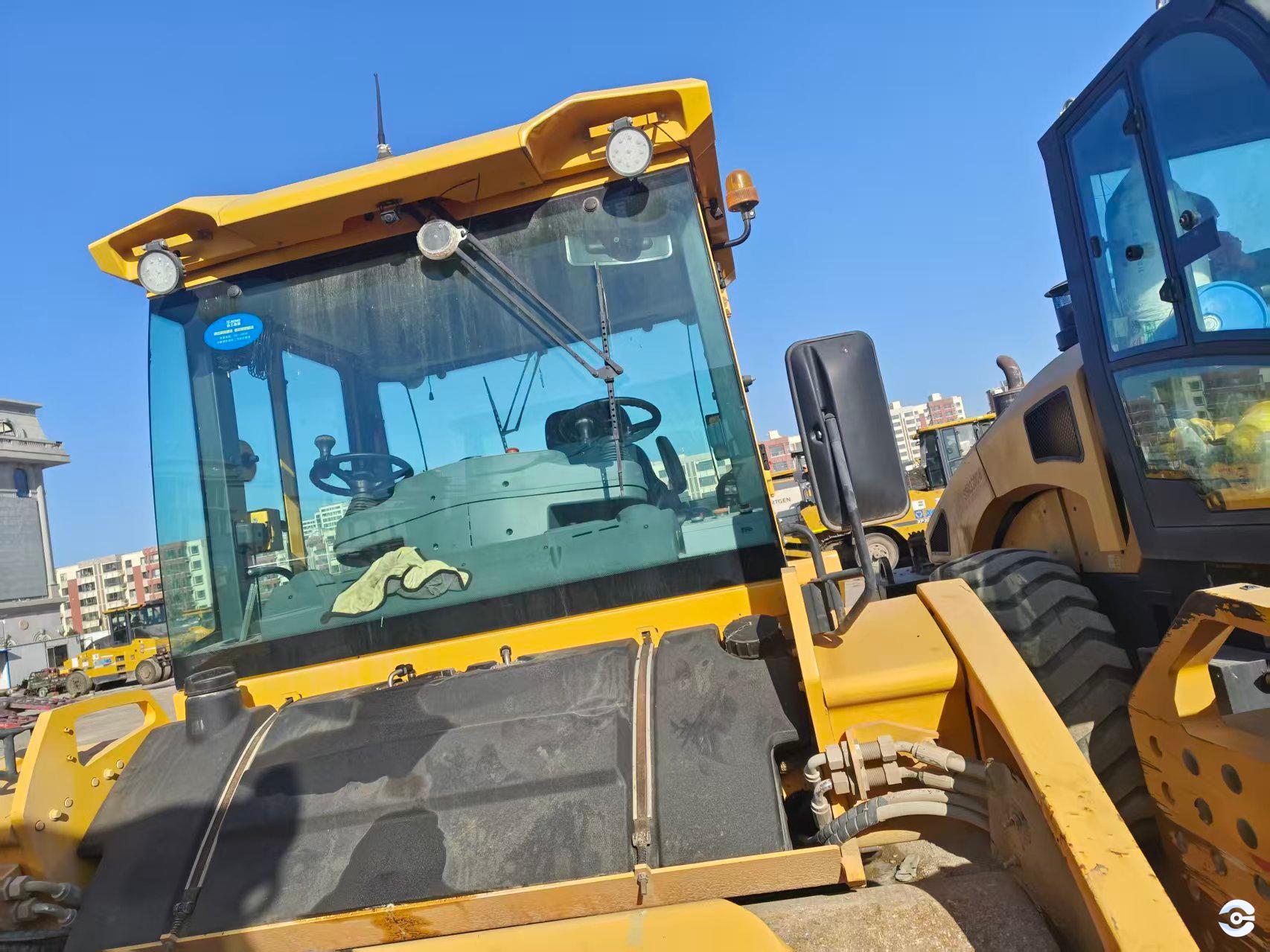 徐工XD133CIV双钢轮压路机