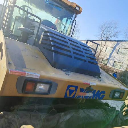 徐工XP303KS轮胎压路机(30吨胶轮)