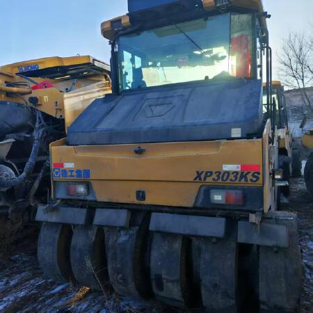 徐工XP303KS轮胎压路机(30吨胶轮)