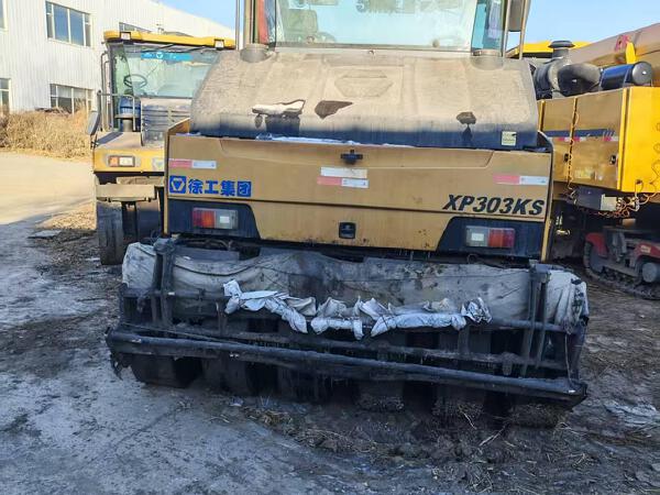 徐工XP303KS輪胎壓路機(jī)(30噸膠輪)