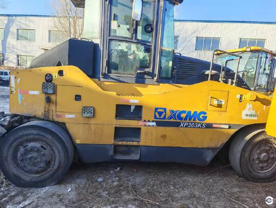 徐工XP303KS轮胎压路机(30吨胶轮)