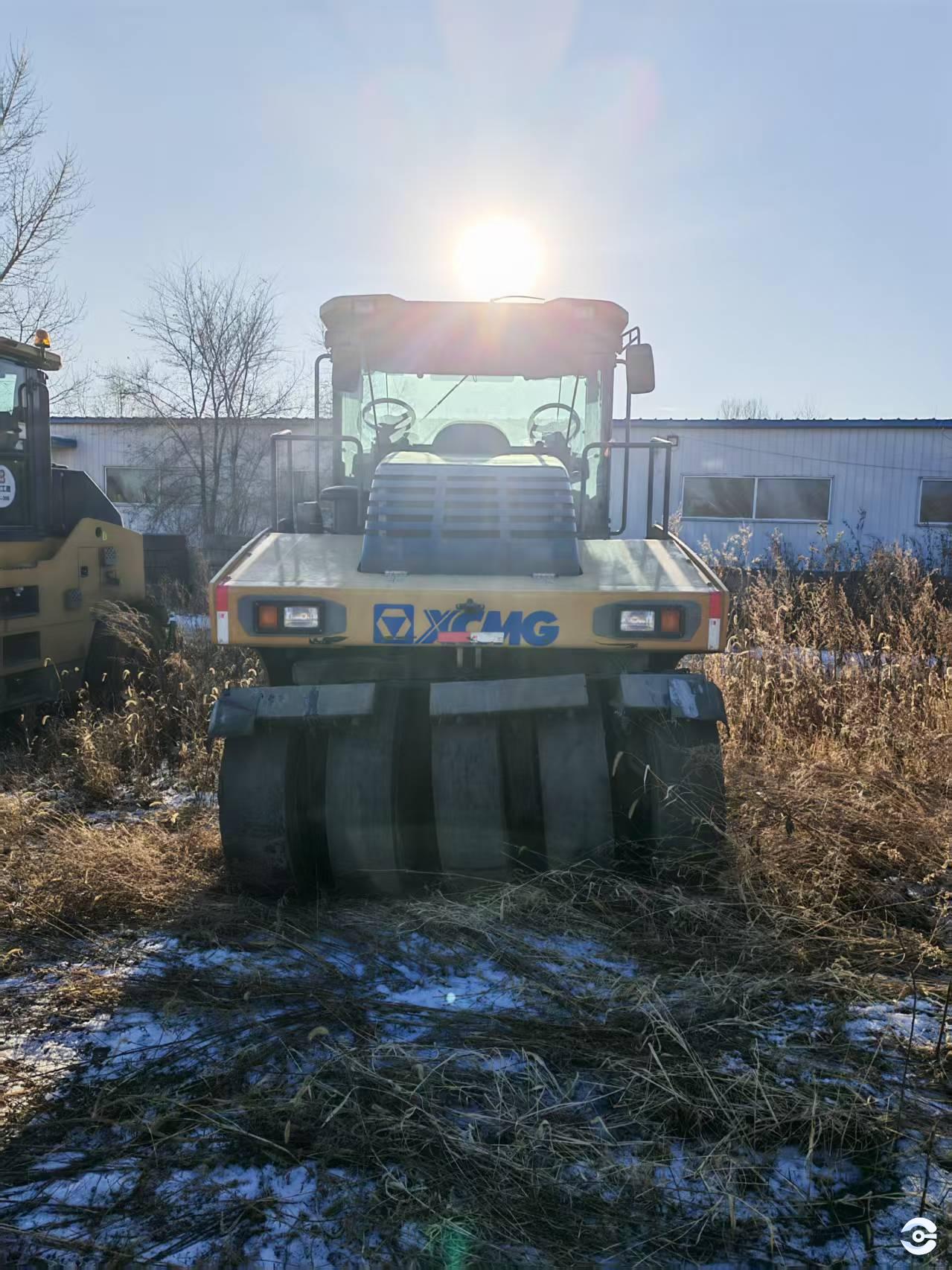 徐工XP303KS轮胎压路机(30吨胶轮)