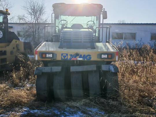 徐工XP303KS轮胎压路机(30吨胶轮)