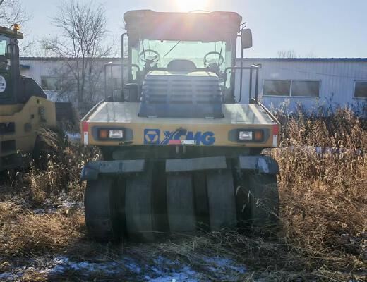 徐工XP303KS轮胎压路机(30吨胶轮)