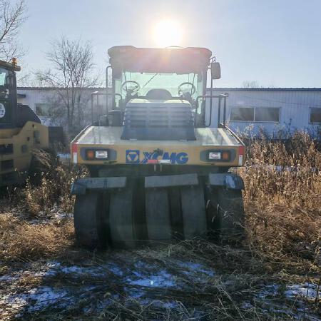 徐工XP303KS轮胎压路机(30吨胶轮)