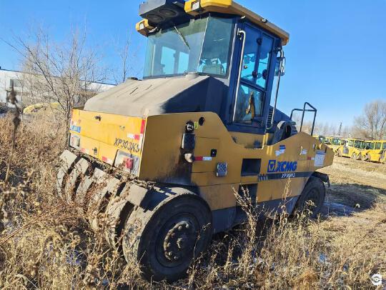 徐工XP303KS轮胎压路机(30吨胶轮)