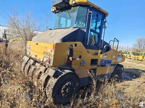 徐工XP303KS轮胎压路机(30吨胶轮)